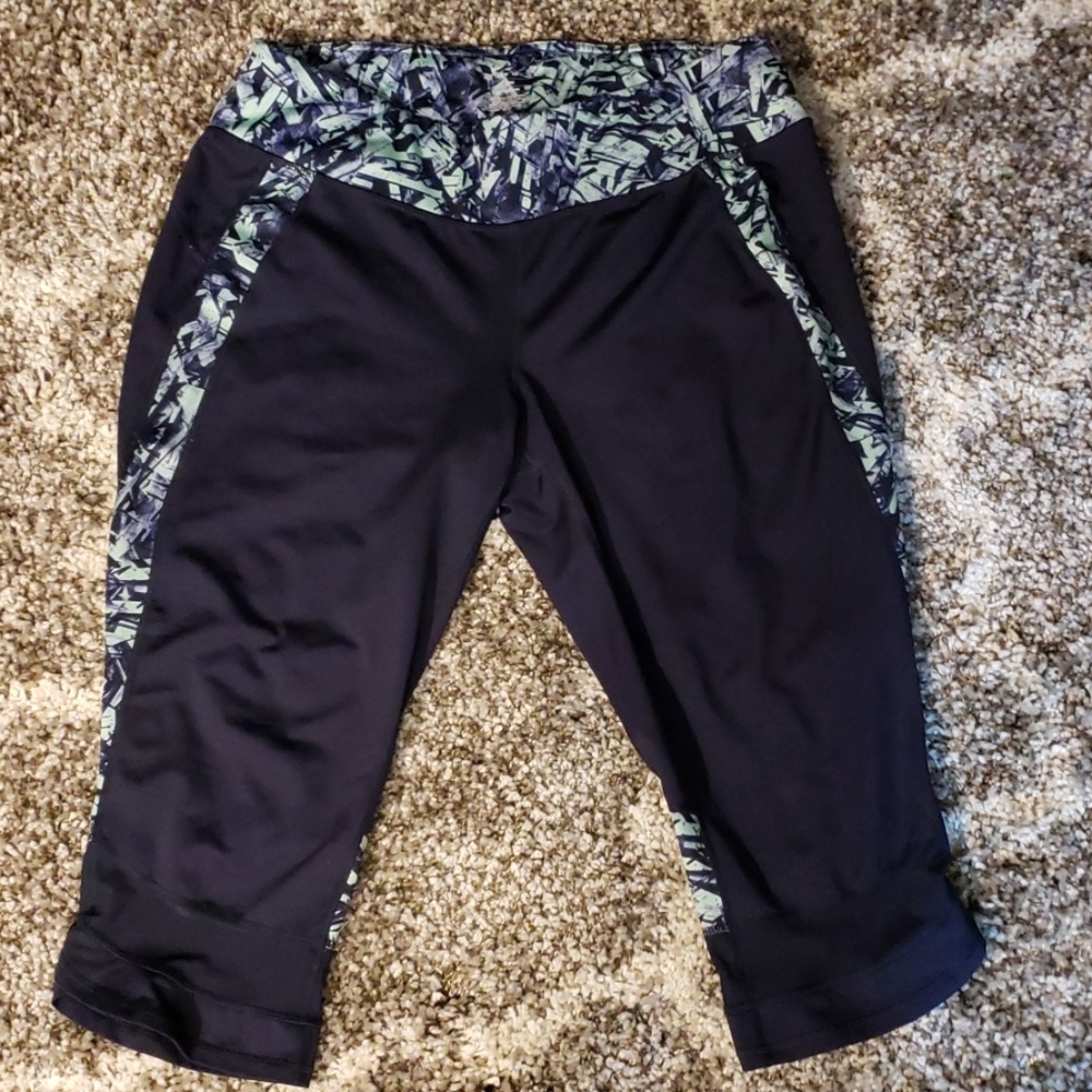 Tek Gear capri yoga/ workout pants